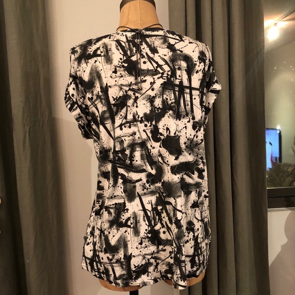 ❌SOLD❌ EUC Zara White Black Print V-Neck Short Sleeve T-Shirt Top Size Medium - Picture 6 of 10